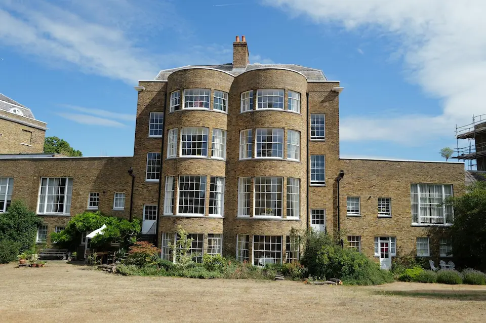 Heritage-compliant restoration of listed building façade including sash windows and masonry repairs